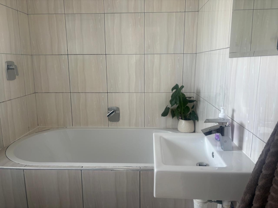 To Let 1 Bedroom Property for Rent in Bloubergstrand Western Cape